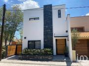 Moderna casa en renta al norte en Trojes de Kristal