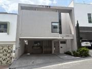 Moderna casa en renta en cumbres elite sector aves....