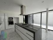 Moderna casa en Renta Venta en Cumbres del Lago con...