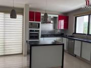 MODERNA CASA EN VENTA DE 4 RECÁMARAS EN COTO SENDEIRAS,...