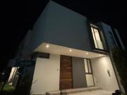 Moderna Casa en Venta en Fraccionamiento — Diseño...