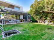 Moderna casa en venta en Jardines del Sur