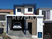 Moderna Casa en Venta en Los Encinos, Ensenada 3