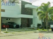 MODERNA CASA EN VENTA EN RESIDENCIAL ALTARIA
