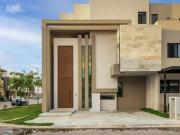 Moderna casa en venta en Residencial Arbolada Cancún