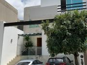 MODERNA CASA EN VENTA LOMAS PUNTA DEL ESTE no