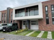 MODERNA CASA EN VENTA, PUEMBO