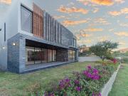 Moderna Casa frente al lago en Altozano, Querétaro