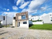 MODERNA CASA LOMAS DE ANGELOPOLIS 2