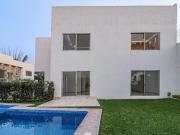 Moderna casa nueva dentro de Fracc. en lomas de Cuernavaca