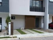 Moderna Casa Nueva en VENTA Residencial ARBOLADA