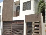 MODERNA CON EXCELENTE UBICACIÓN CASA EN MONTERREY N.L