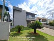 Moderna e elegante casa com 5 suites em condomínio com...