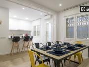 Moderna habitación en alquiler en apartamento de 5...