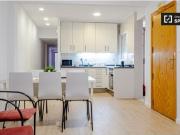 Moderna habitación en alquiler en apartamento de 6...