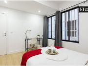 Moderna habitación en alquiler en apartamento de 8... Moderna habitación en alquiler en apartamento de 8...