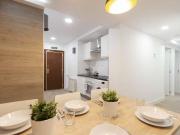 Moderna habitación en alquiler en apartamento de 8...