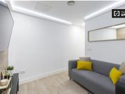 Moderna habitación en alquiler en apartamento de 8...