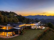 MODERNA MANSION CON VISTA DE UN SOLO NIVEL EL RETIRO