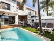 Moderna moradia em banda V3 com piscina privada