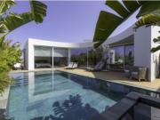 Moderna moradia T3+1 com piscina à venda em Lagos