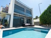 Moderna Moradia T4 c/ piscina e rooftop no condomínio...