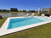 Moderna Propiedad con Excepcional Vista a laguna en...