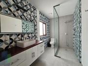 Moderna residencia a una cuadra de los Arcos y Blvd...