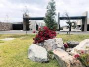 Moderna residencia en Lomas del Campanario Norte