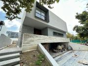 Moderna Residencia en Reserva Real