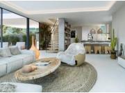 Moderna villa en primera línea de golf con calidades de...