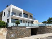 Moderna villa en venta con vistas panorámicas al mar y a...