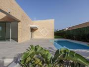 Moderna villa independiente a entrenar, con jardín y...