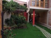 MODERNA Y ACOGEDORA CASA EN TRANQUILA ZONA CERCA A TODO