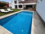 Moderna y amplia casa con piscina en la Encantada de Villa