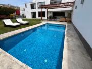 Moderna y amplia casa con piscina en la Encantada de Villa