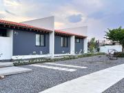 Moderna y Elegante Casa de una Sola Planta en Venta con...