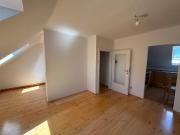 Moderne 1,5 Zimmer Dachwohnung mit Einbauküche