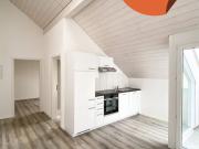 Moderne 2.5 Dachzimmerwohnung mit Balkon / Mietzinsaktion