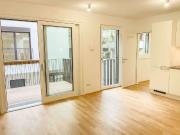 Moderne 2,5 Zimmer Neubauwohnung mit Balkon in zentraler...