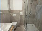 Moderne 2 Raum Wohnung: Frisch Renoviert mit Balkon,...