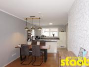 MODERNE 2 ZIMMERWOHNUNG MIT EINBAUKÜCHE & BALKON!