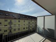 Moderne 3.5 Zimmerwohnung mit grossem Balkon im 2. Stock