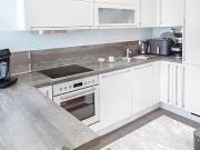 Moderne 3 Zi Wohnung im 8. Stock. Mit Parkplatz und...