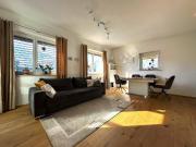 Moderne 3 Zimmer Dachgeschosswohnung mit Wintergarten in...