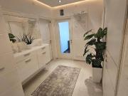 Moderne 3 Zimmer Wohnung mit Loggia und Parkplatz