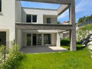 Moderne Architektenvilla mit Garten und Carport