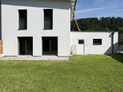 Moderne belagsfertige Doppelhaushälfte mit Garten,...