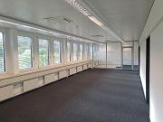 Moderne Bro & Dienstleistungsflchen an verkehrstechnisch...