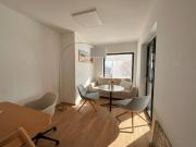 Moderne Büroeinheit mit Sanitärausstattung